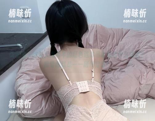 火龙果羊 微密圈 - 你说火龙果羊的红色连体吊带适合什么场合?我觉得就是——随便穿穿!