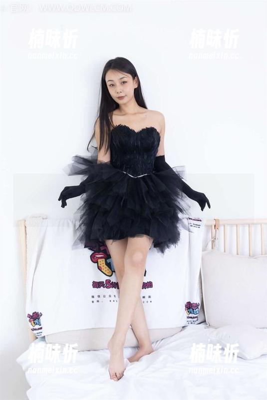 物恋传媒-菜菜 物恋传媒 - 菜菜又来了,板鞋的最新上线,这美图不点个赞都对不起自己!