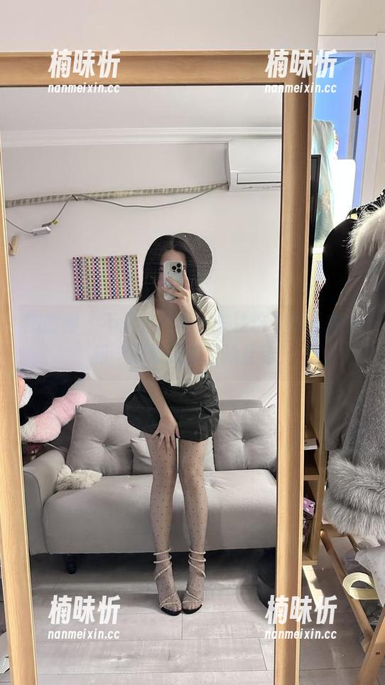 玫桃泡芙 微密圈 - 不只是图片,关注这个蕾丝内衣和“玫桃泡芙”的互动!