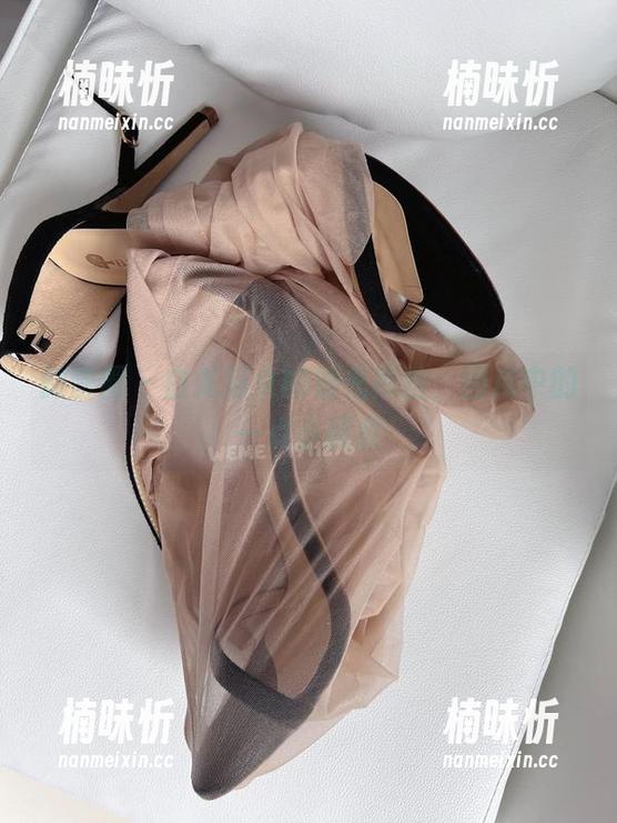 微密圈 - 白龙猫女的油光黑丝，图库中的一点小调皮