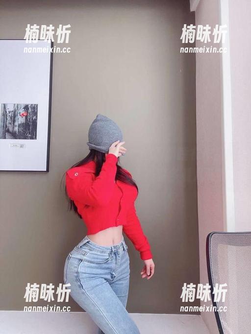禅雨儿Lynne 微密圈 - 禅雨儿Lynne的最新睡衣作品集,瞧瞧这件是不是让人不禁多看几眼?