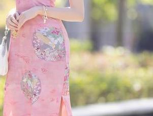 秀人网 – 乔娜娜的白裙，真是一种挑衅，原图中她的冷艳可真令人酥麻。