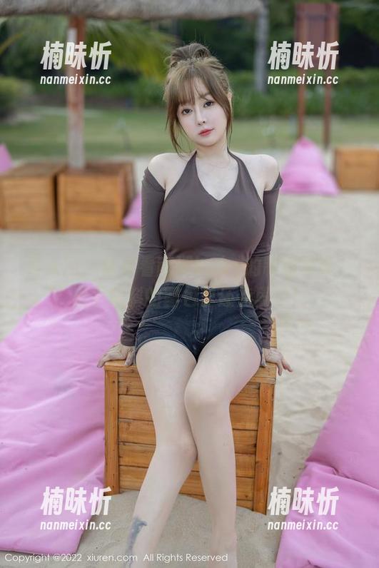 秀人网 - 认真看南湘baby的制服写真，出乎意料的图包里还有段子！