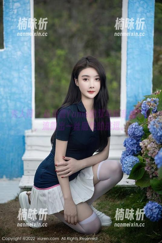 秀人网 - 杨晨晨Yome的双马尾私房写真，流露出一丝随性的挑逗。