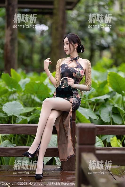 秀人网 - 看啊，白琮瑗制服图集分享，今天的灵感就靠这个了