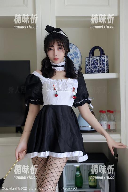 秀人网 - 诗诗空姐制服全套原图来了，一眼看了个过瘾！