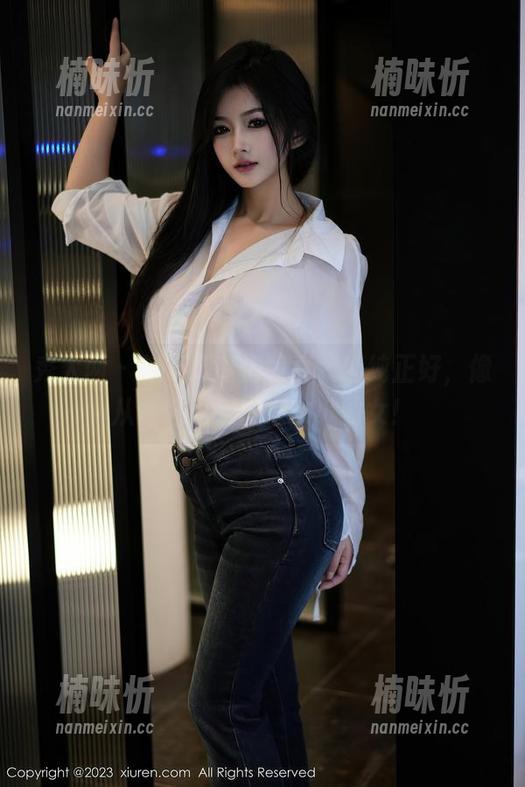 秀人网 - 赵万灵高清写真，清纯正好，像从青叶里走出来的小仙女！