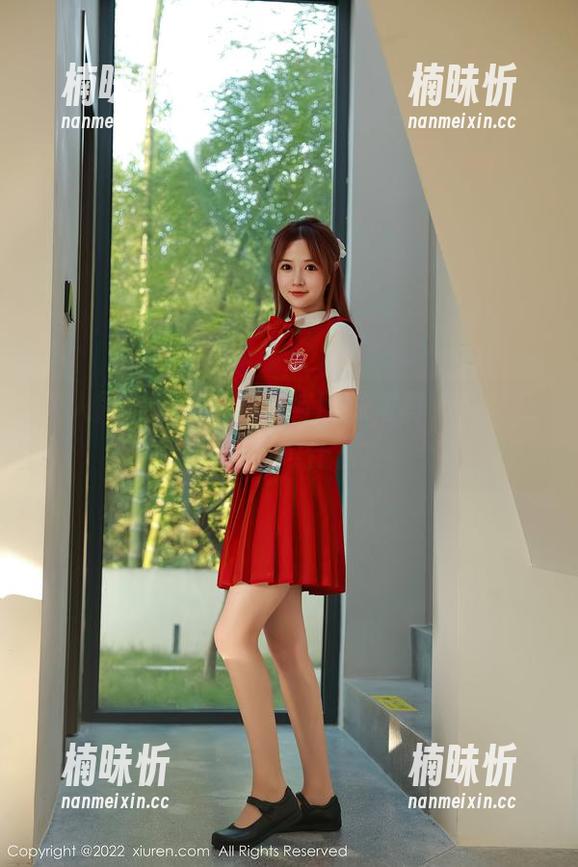 秀人网 - 雨儿1494与网袜写真，究竟在隐晦表达什么？