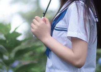 高清秋山AkI：在长腿下我只想骄傲地搬个椅子坐着欣赏