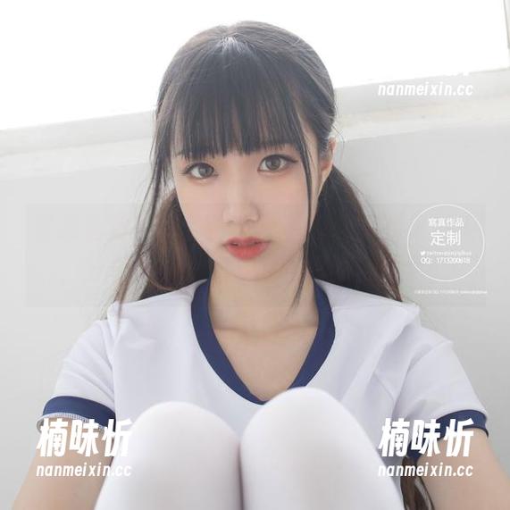 紧急企划 - 小恩的秘书写真，诗意又真实，分享每一个细节的“强烈”暗示。