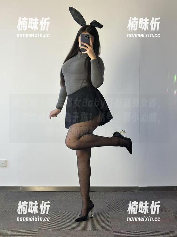 美邵女Baby 微密圈 - 看美邵女Baby打扮成兔女郎,高清壁纸带你兔子跳!括号:要小心哦,别被她的眼神勾走了!