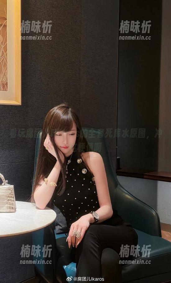 腐团儿Ikaros 看玩腐团儿Ikaros的全套死库水原图,冲这梗值啊