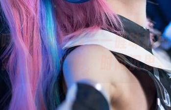不打招呼的少女展现——腥味猫罐合集更新，时而俏皮，时而沉思。