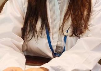 花漾show – 小海臀的网袜写真，图包里的每一张都像在说“我就是这气氛”。