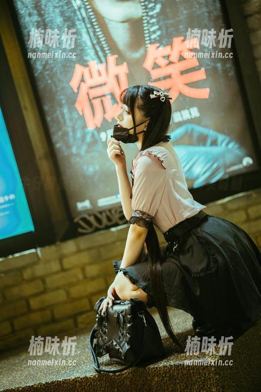 落落Raku 牛仔裤集合:落落Raku的那些真实时刻,当然得下载啦!