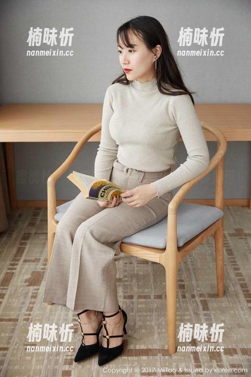 蜜桃社 - 只在网盘，结衣的校服写真如何撩拨心弦？