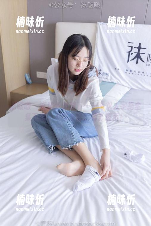 袜啵啵-稚予 袜啵啵 - 在稚予的脚下——两双人字拖全集下载,不同寻常的脚艺展示!