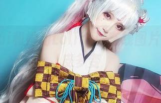 金鱼yui和她的Lolita：在线图片中的俏皮多变