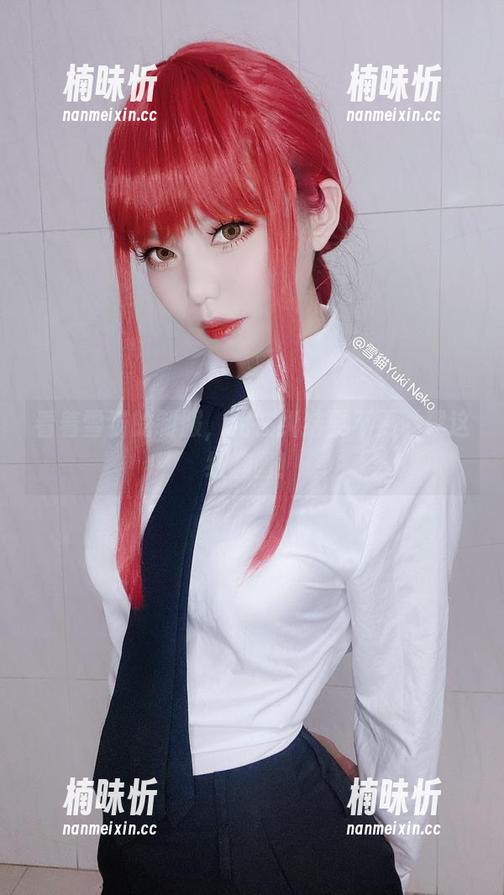 看着雪猫的制服，我在纠结要不要下载这组套图！