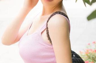 青豆客 – 挂上吊带，琪琪qlql的高清作品集看得我冒汗。