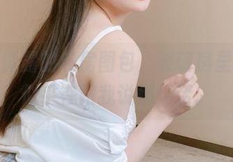 香草喵露露的私房图包，玻璃房里的女孩似乎在跟我说悄悄话。