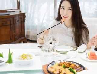 魅妍社 – 最新图包中，小热巴的睡衣如同清风拂面，让人忍不住多看几眼！